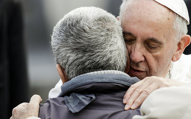 La Chiesa accoglie  chi ha perso la speranza