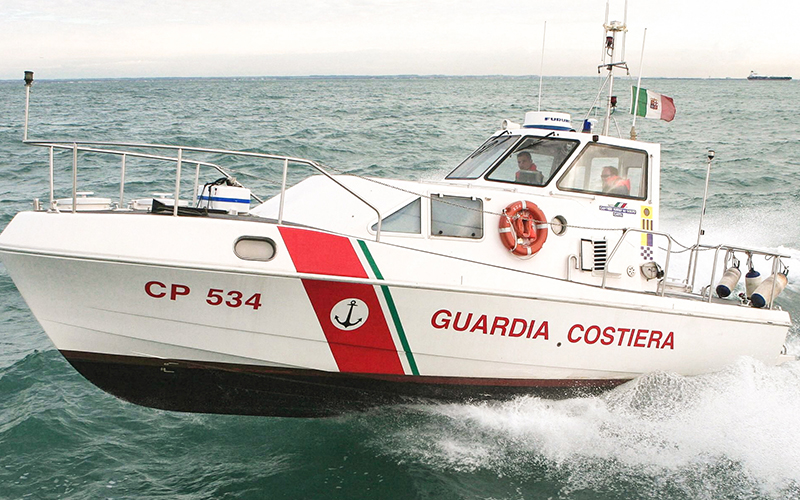 Prevenzione e sicurezza in mare sono  i compiti primari della Guardia costiera Parla Andrea Fioravanti, a capo della sala operativa della Capitaneria di Porto di Cagliari. Per l’estate oltre 100 uomini e 30 mezzi  nautici a disposizione.