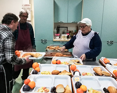 Elmas: il Natale nella Mensa della Caritas parrocchiale Dal 2011 assiste quasi 100 persone quattro volte la settimana