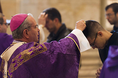 Ceneri: liturgia con l’Arcivescovo in Cattedrale Invito a Associazioni laicali e Movimenti ecclesiali 