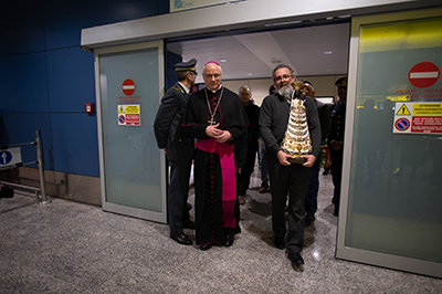 La Madonna di Loreto è in aeroporto fino al 18 febbraio Ad accoglierla l'arcivescovo Giuseppe Baturi